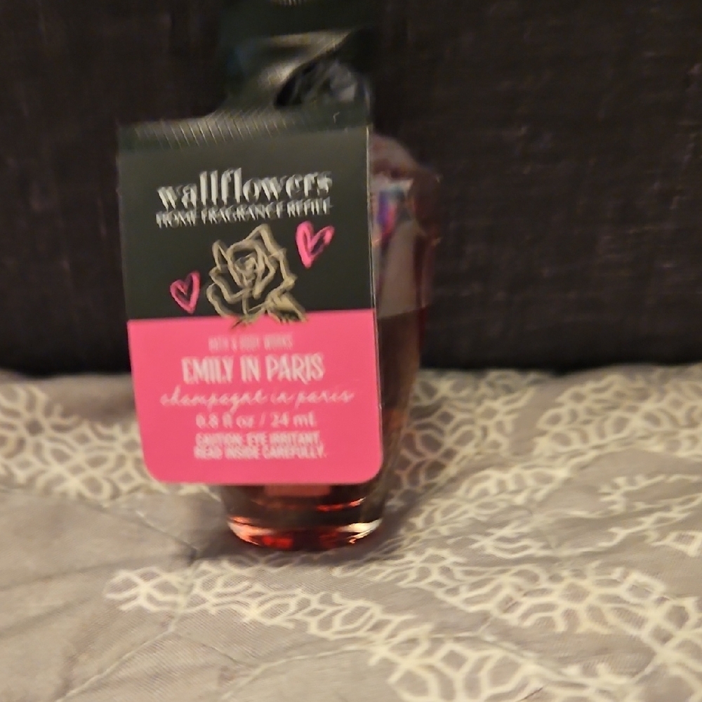Bath & Body Works Emily in Paris Trio Set - Pink and Black - Picture 3 of 4
